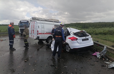 Спасатели деблокировали погибших в результате ДТП